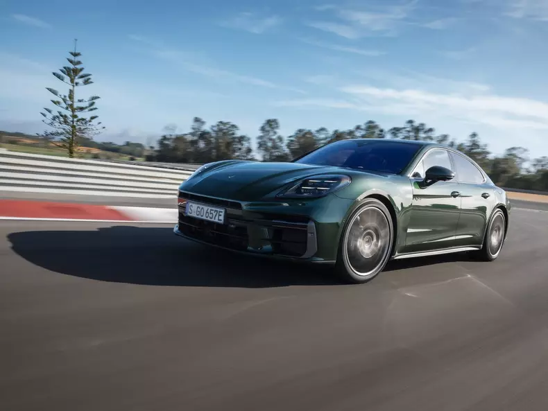 Porsche-Panamera_Turbo_E-Hybrid-2024-1600-08