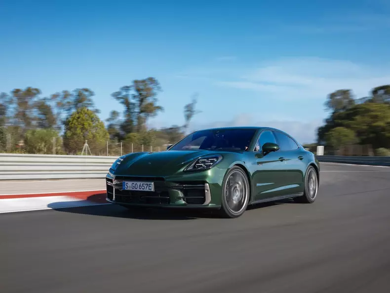 Porsche-Panamera_Turbo_E-Hybrid-2024-1600-09