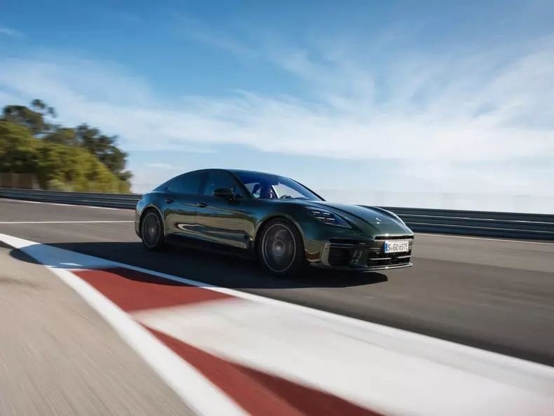 Porsche-Panamera_Turbo_E-Hybrid-2024-1600-0c