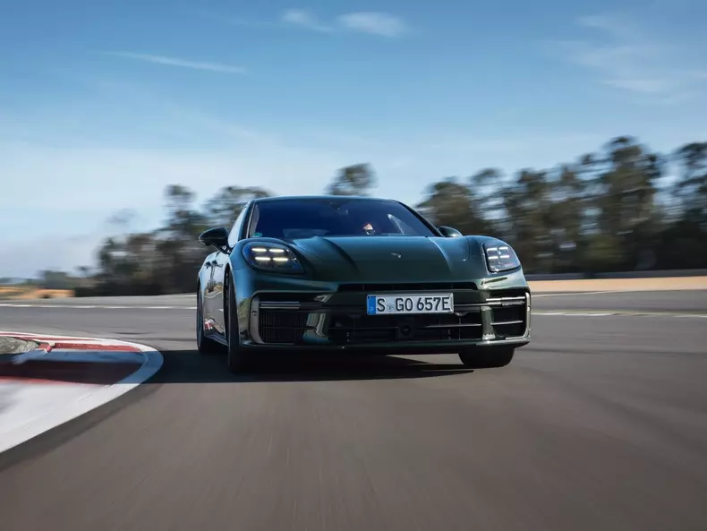 Porsche-Panamera_Turbo_E-Hybrid-2024-1600-0d