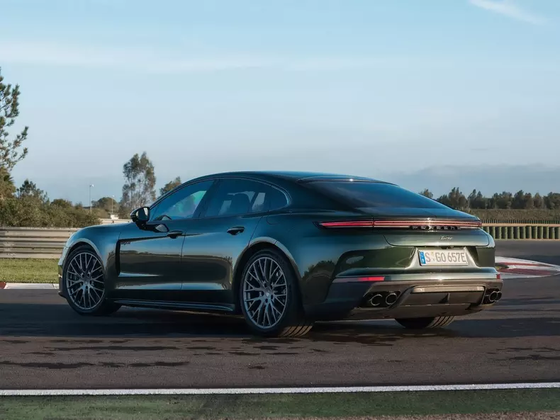 Porsche-Panamera_Turbo_E-Hybrid-2024-1600-1e