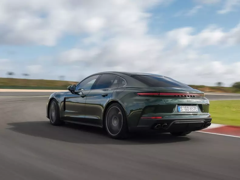 Porsche-Panamera_Turbo_E-Hybrid-2024-1600-20