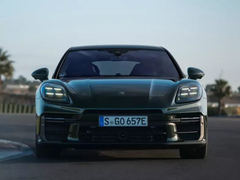 Porsche-Panamera_Turbo_E-Hybrid-2024-1600-2e