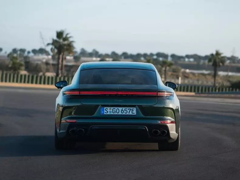 Porsche-Panamera_Turbo_E-Hybrid-2024-1600-32