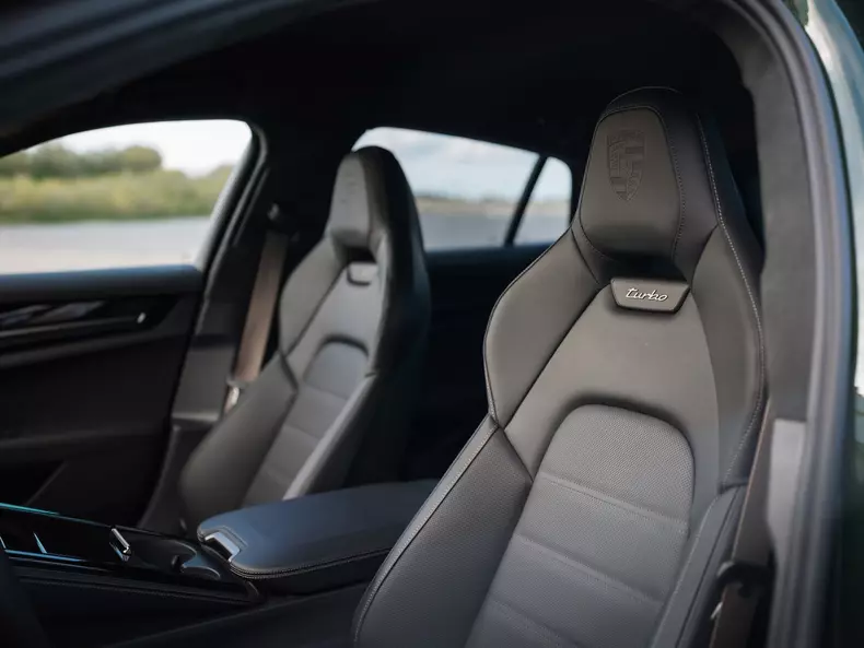 Porsche-Panamera_Turbo_E-Hybrid-2024-1600-43