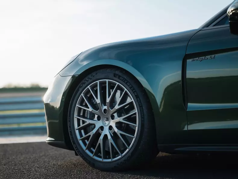Porsche-Panamera_Turbo_E-Hybrid-2024-1600-65