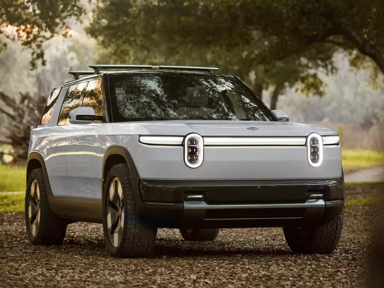 Rivian-R2-2027-1600-01