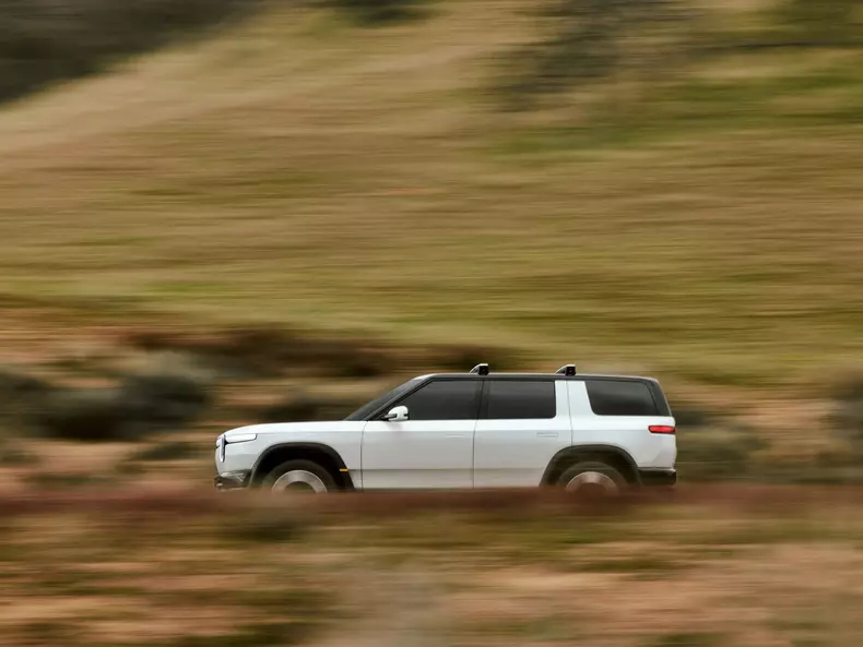 Rivian-R2-2027-1600-03