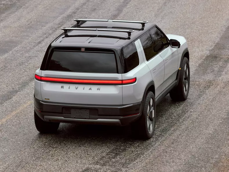 Rivian-R2-2027-1600-05