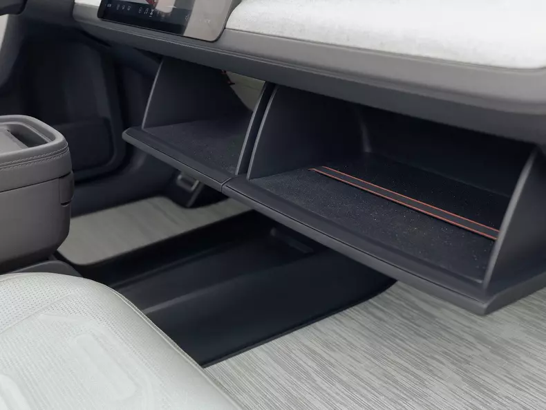 Rivian-R3-2027-1600-06