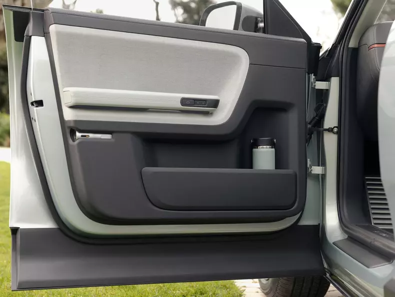 Rivian-R3-2027-1600-09