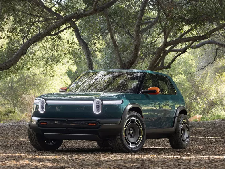 Rivian-R3X-2027-1600-01