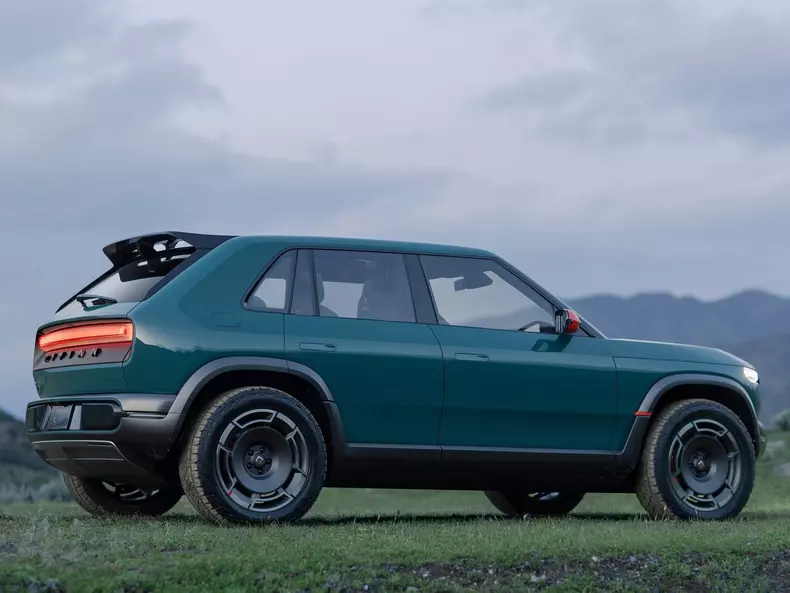 Rivian-R3X-2027-1600-03