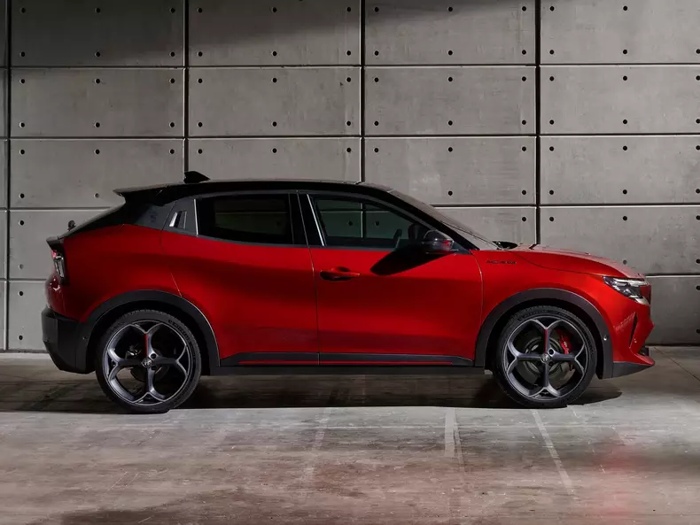 Alfa_Romeo-Milano-2025-1600-03