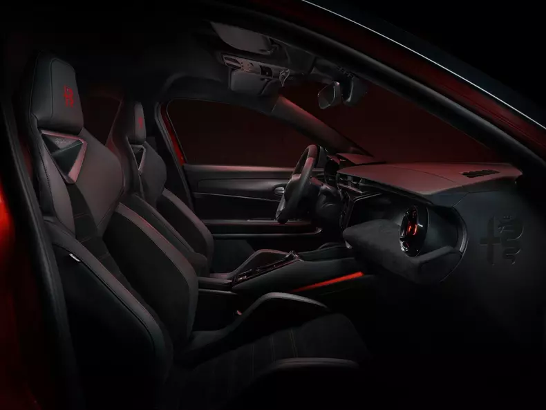 Alfa_Romeo-Milano-2025-1600-14