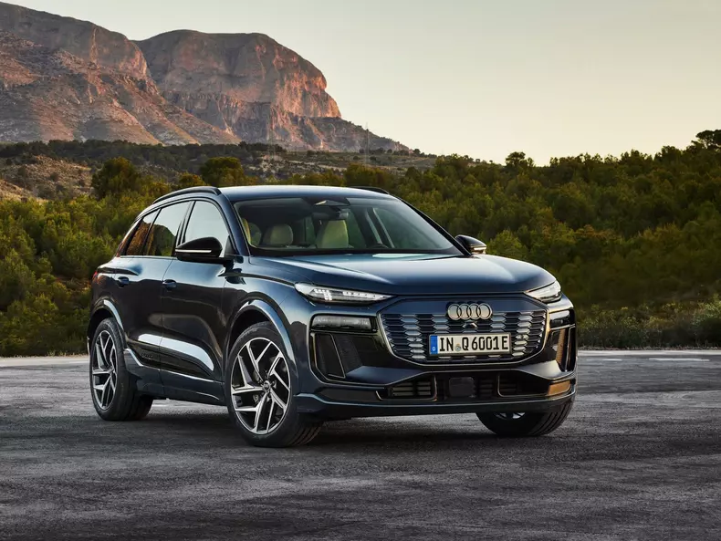 Audi-Q6_e-tron_quattro-2025-1600-01