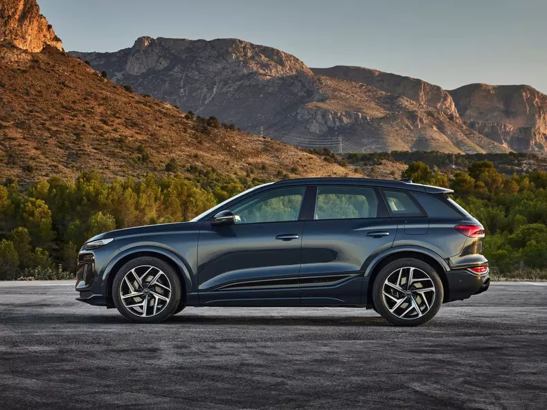 Audi-Q6_e-tron_quattro-2025-1600-0e