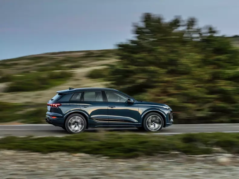 Audi-Q6_e-tron_quattro-2025-1600-10