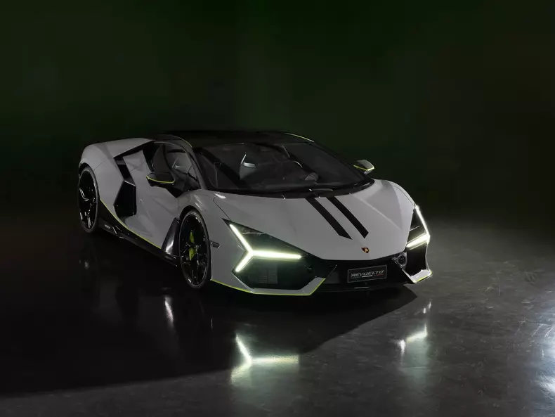 Lamborghini-Revuelto_Arena_Ad_Personam-2024-1600-02