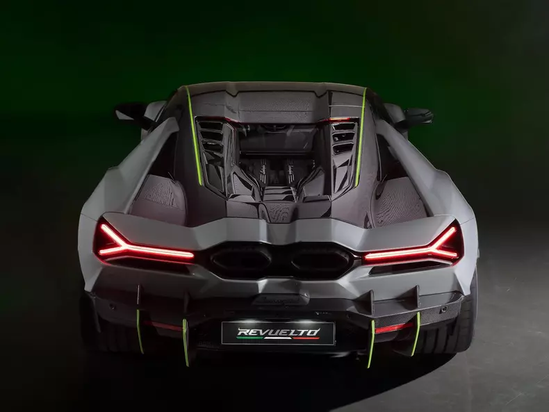 Lamborghini-Revuelto_Arena_Ad_Personam-2024-1600-06