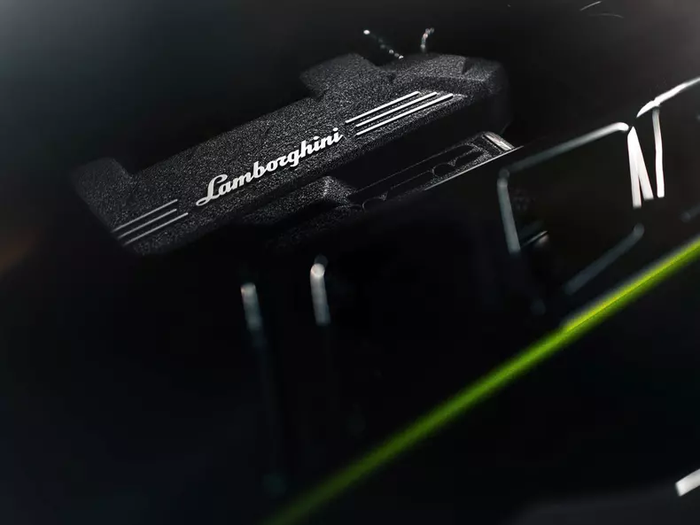 Lamborghini-Revuelto_Arena_Ad_Personam-2024-1600-0d