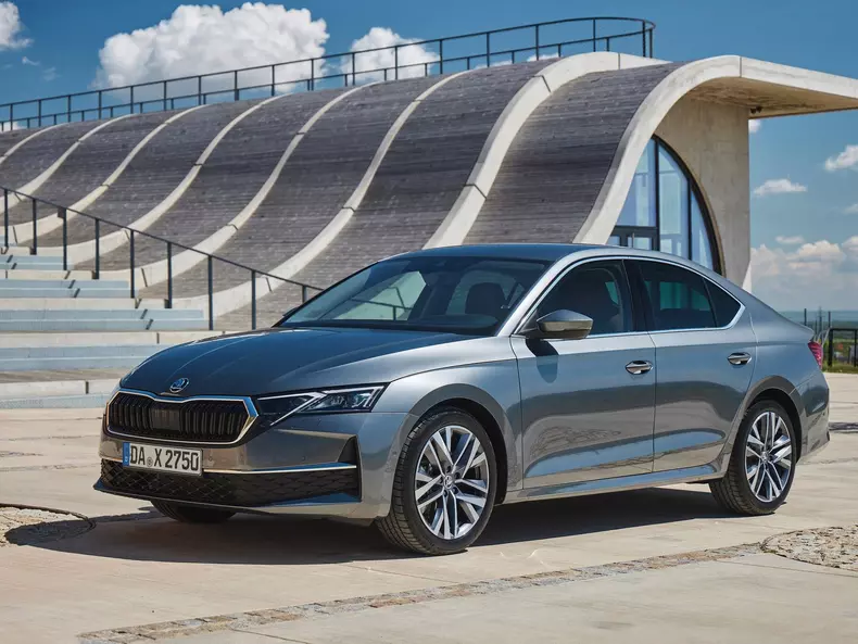 Skoda-Octavia-2025-1600-01