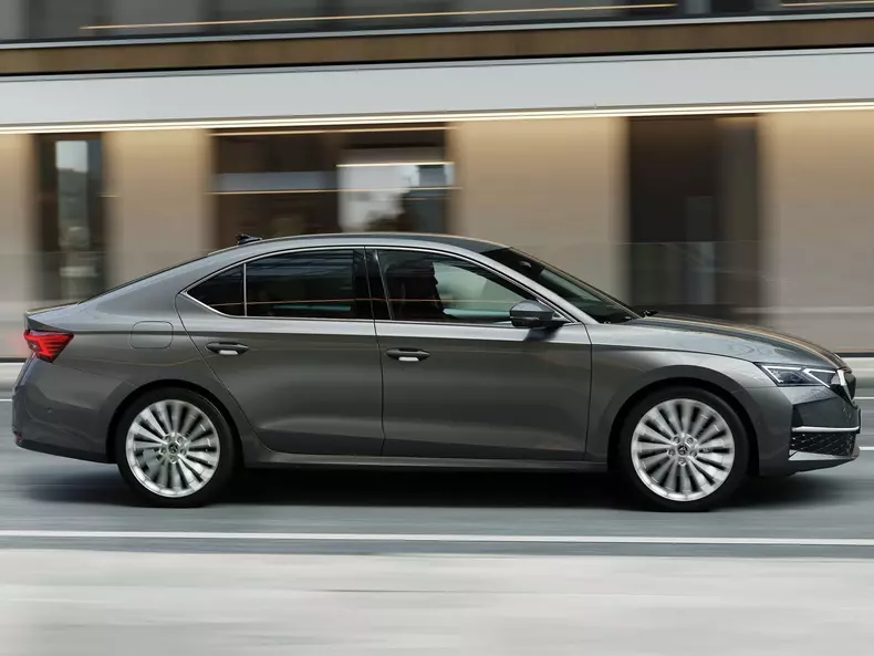 Skoda-Octavia-2025-1600-1a
