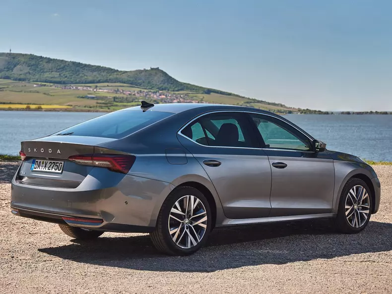 Skoda-Octavia-2025-1600-1c