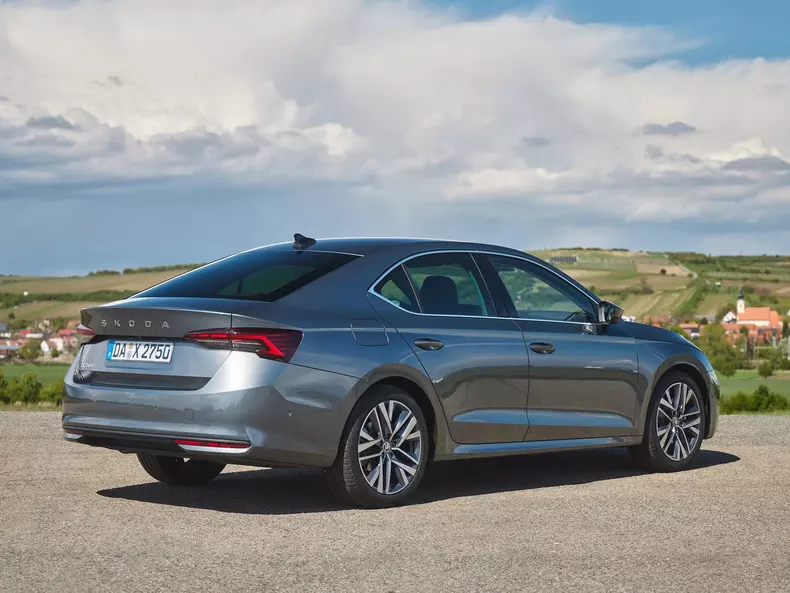 Skoda-Octavia-2025-1600-1d