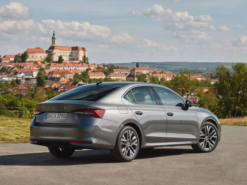 Skoda-Octavia-2025-1600-1e