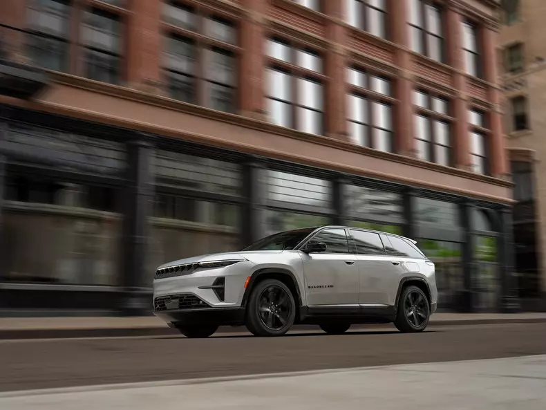 Jeep-Wagoneer_S-2024-1600-07