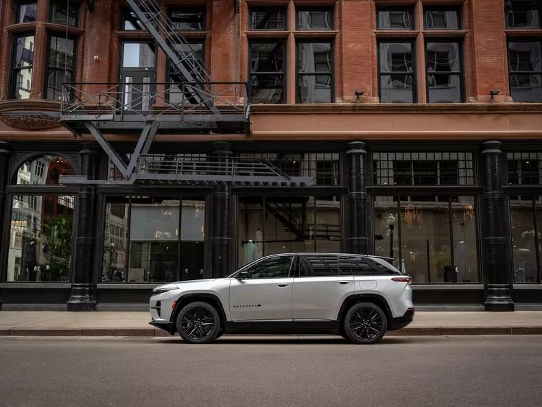 Jeep-Wagoneer_S-2024-1600-09