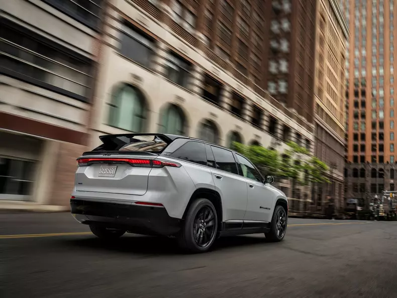 Jeep-Wagoneer_S-2024-1600-0c