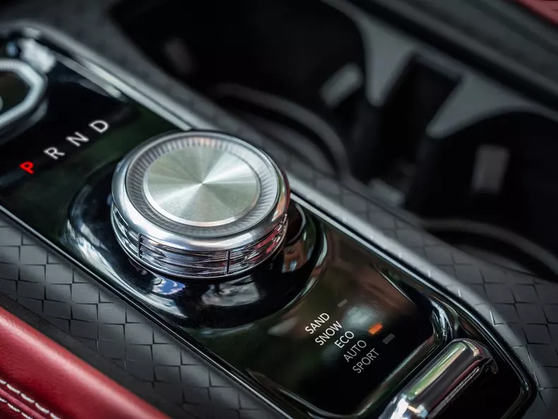 Jeep-Wagoneer_S-2024-1600-1a