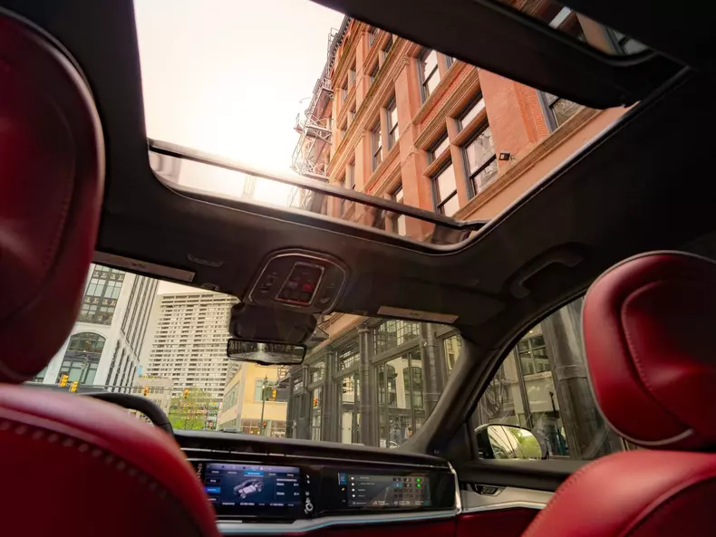 Jeep-Wagoneer_S-2024-1600-1d