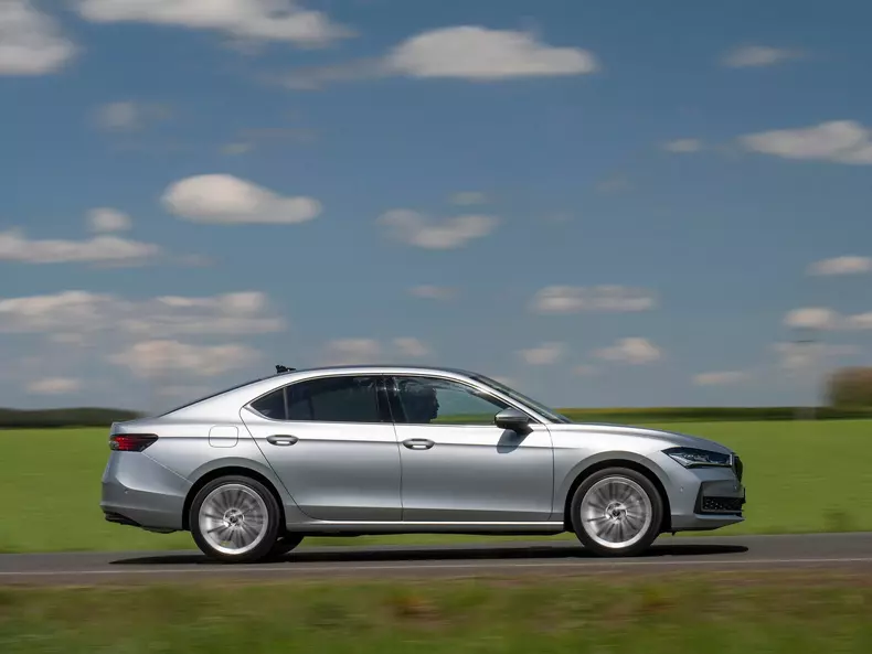 Skoda-Superb-2024-1600-2c