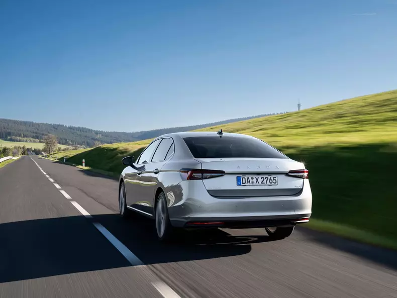 Skoda-Superb-2024-1600-3c