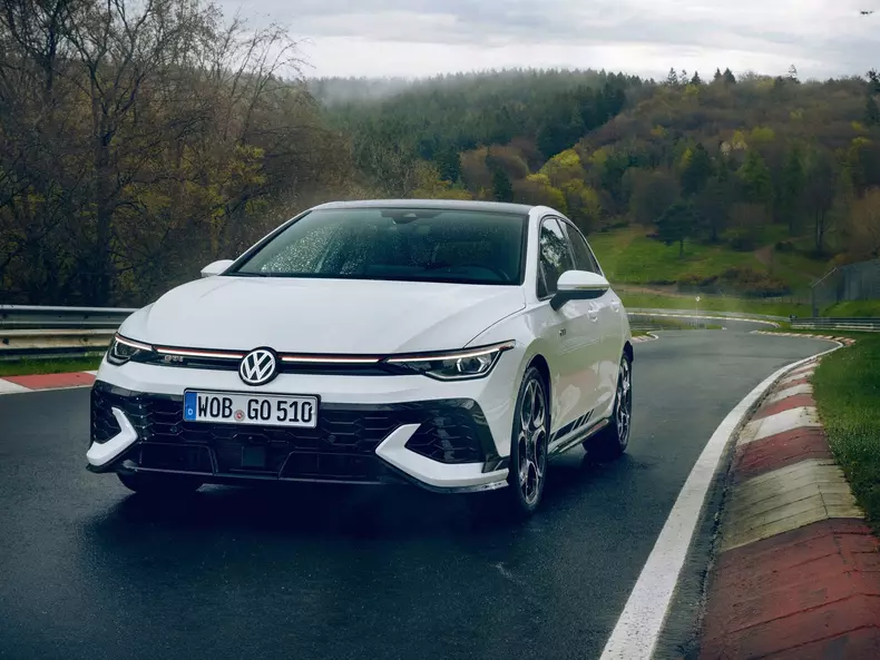 Volkswagen-Golf_GTI_Clubsport-2025-1600-03