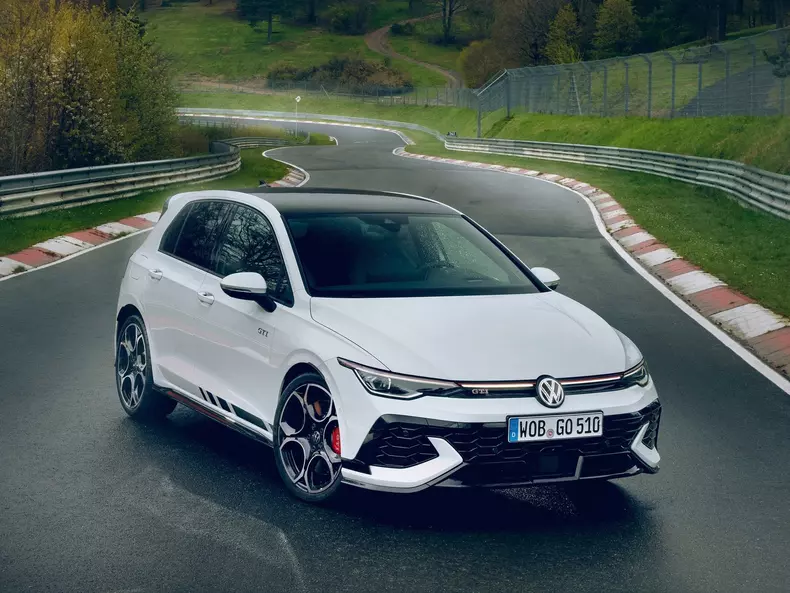 Volkswagen-Golf_GTI_Clubsport-2025-1600-04