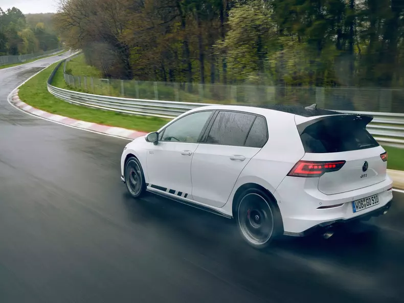 Volkswagen-Golf_GTI_Clubsport-2025-1600-15