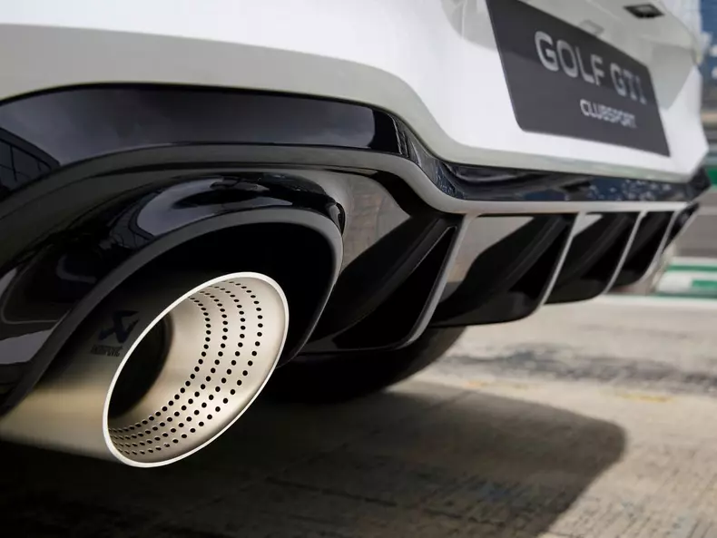 Volkswagen-Golf_GTI_Clubsport-2025-1600-2e
