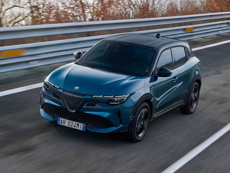 Alfa_Romeo-Junior-2025-1600-13