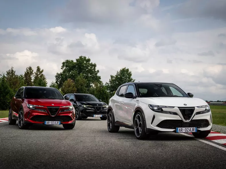 Alfa_Romeo-Junior-2025-1600-53