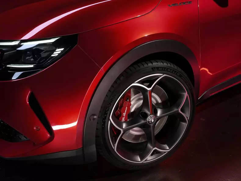 Alfa_Romeo-Junior-2025-1600-80