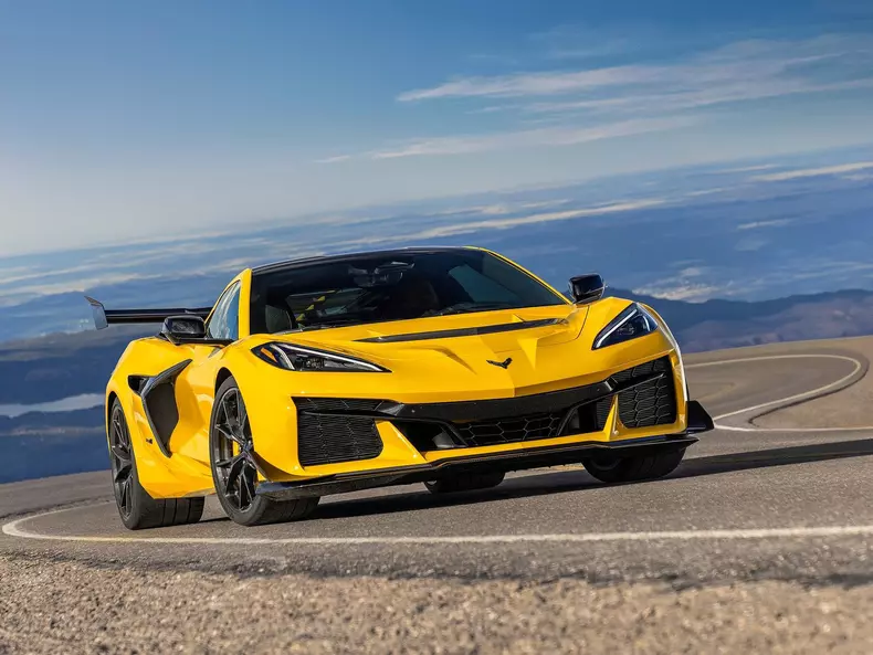 Chevrolet-Corvette_ZR1-2025-1600-02