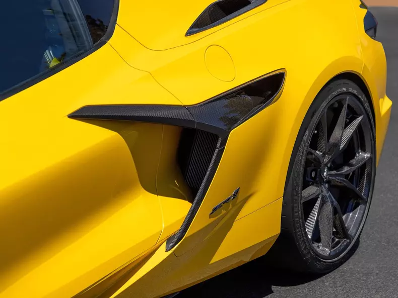 Chevrolet-Corvette_ZR1-2025-1600-09