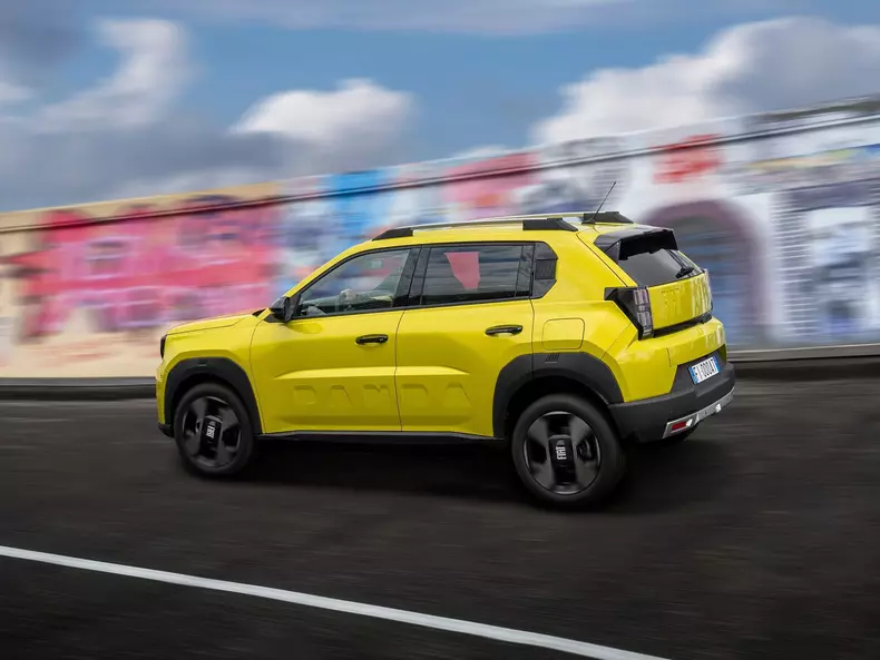 Fiat-Grande_Panda-2025-1600-19