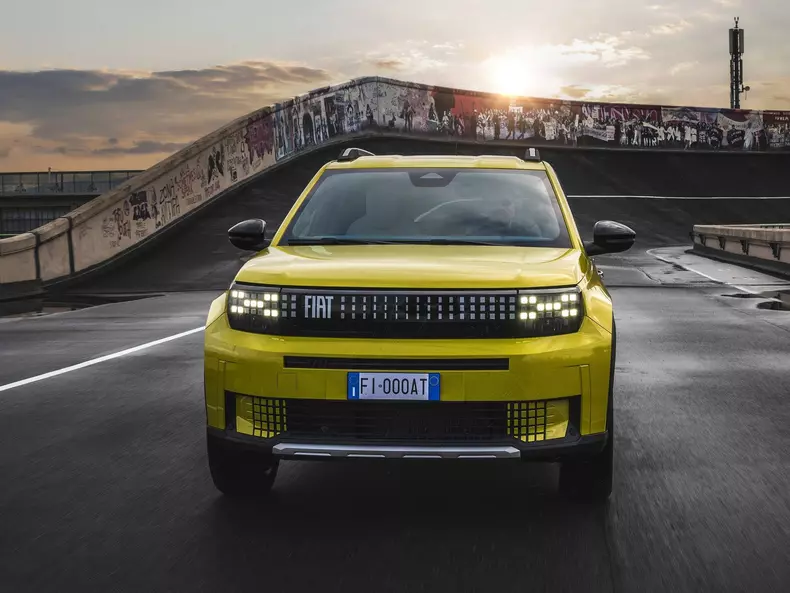 Fiat-Grande_Panda-2025-1600-1b