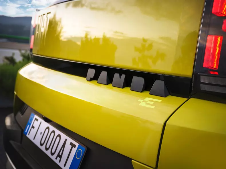 Fiat-Grande_Panda-2025-1600-34