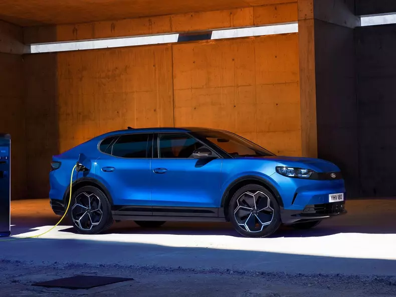 Ford-Capri-2025-1600-02